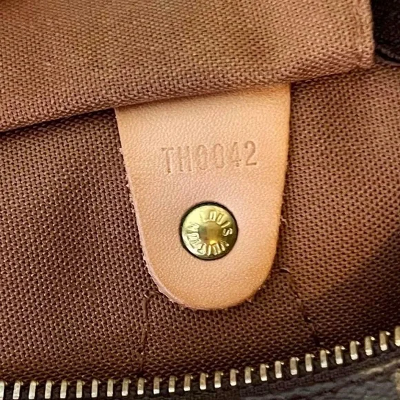 LV Speedy Monogram 30 - Picture 7 of 10